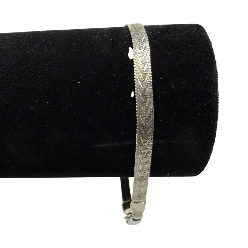 Silver Tone Chevron Herringbone Chain Bracelet Minimalist Fashion Jewelry 7.25